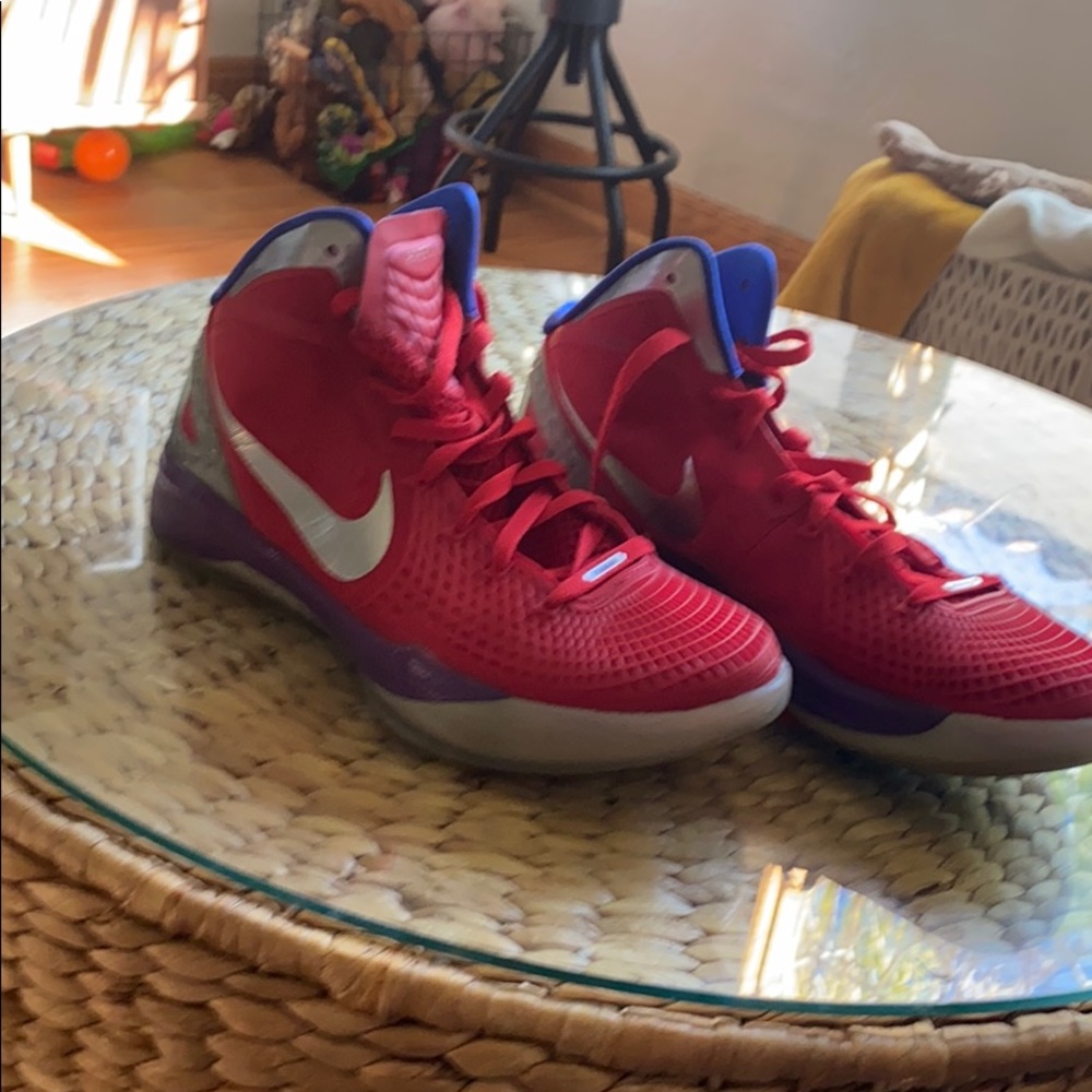 Hyper dunk basketball shoe